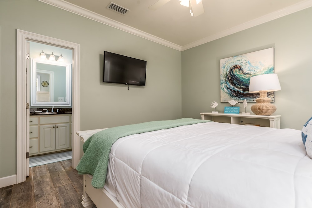 Grace Wins - 2335 Bienville 4 Bedroom Home by RedAwning view 2