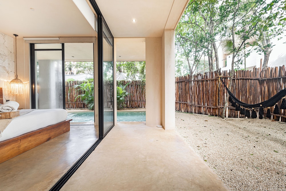 Jungle Resort Suites & Private Pool