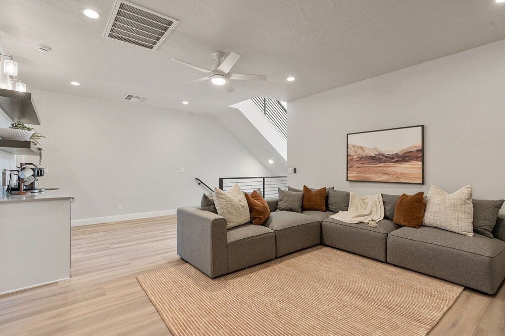 The Crash Pad 5 Bedroom Townhouse