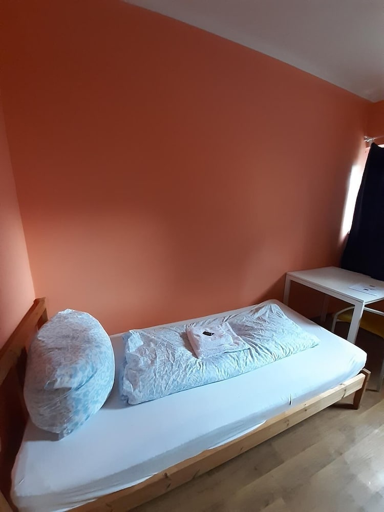 2-Rent Group Hostel Rooms&Apartments TUB19A