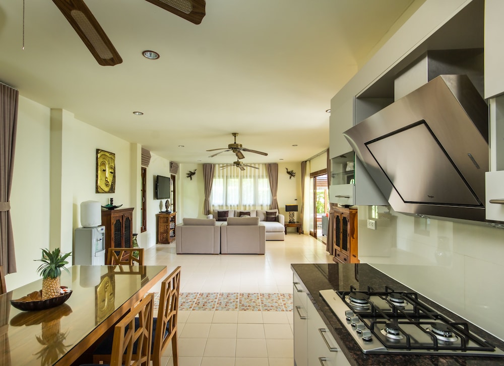 Idyllic Samui Beach Villa Resort