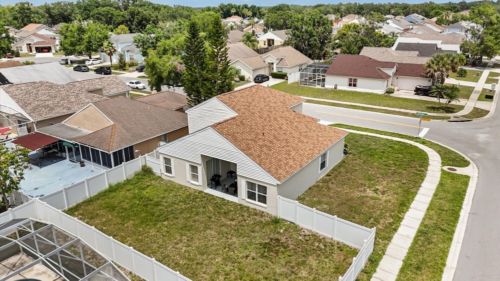 Upstay: Bright Family-friendly Retreat With Patio