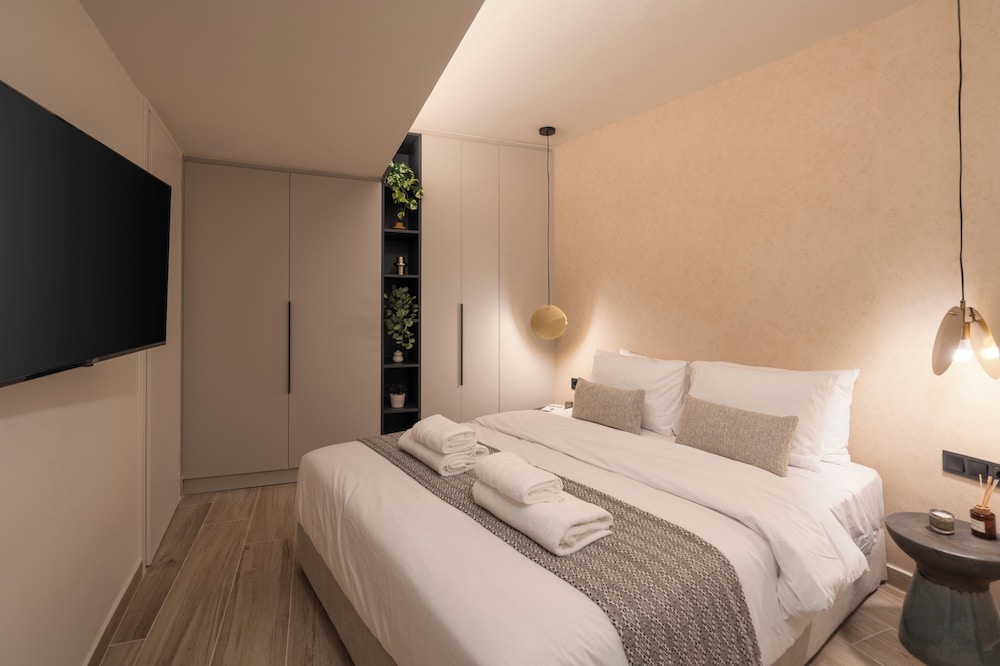 Cozy & Chic Stay Near Metro Station