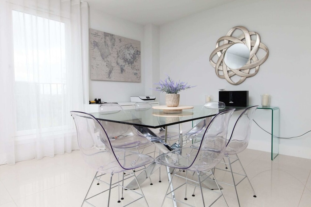 Luxurious Central Edinburgh Apartment - Sleeps 6