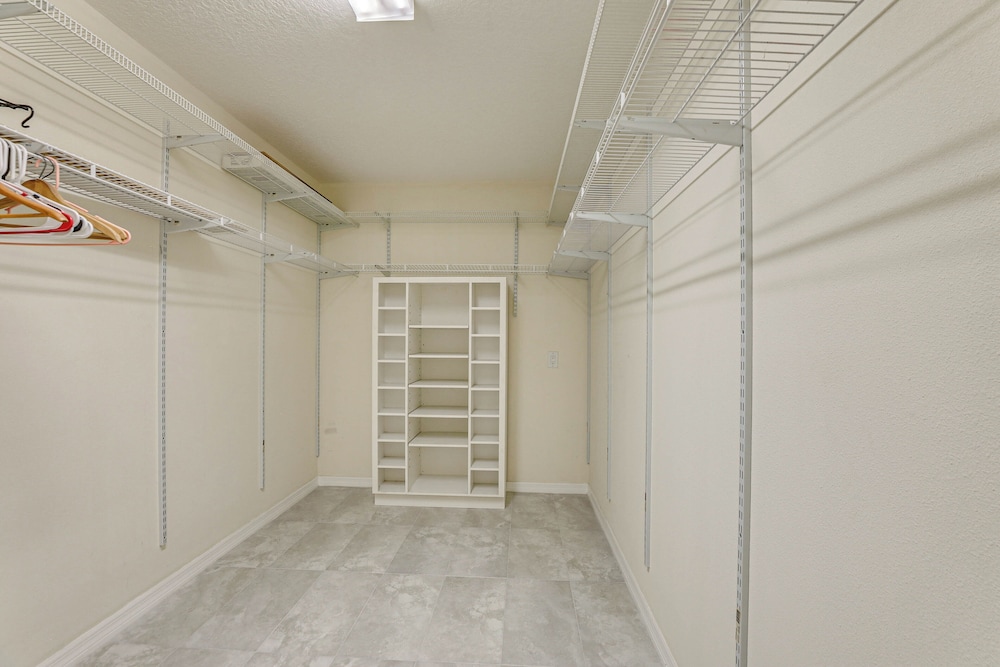 Sunny Sarasota Stay: Screened Pool + Pet Friendly