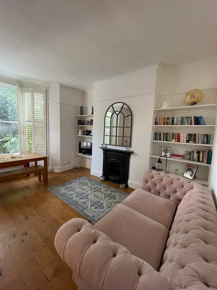 Bright & Beautiful 1BD Flat - South Wimbledon