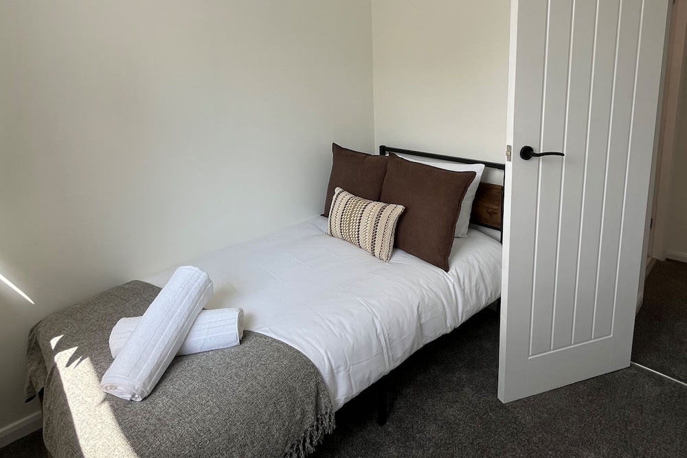 2 bed House in City Centre - Offers for Long Stays