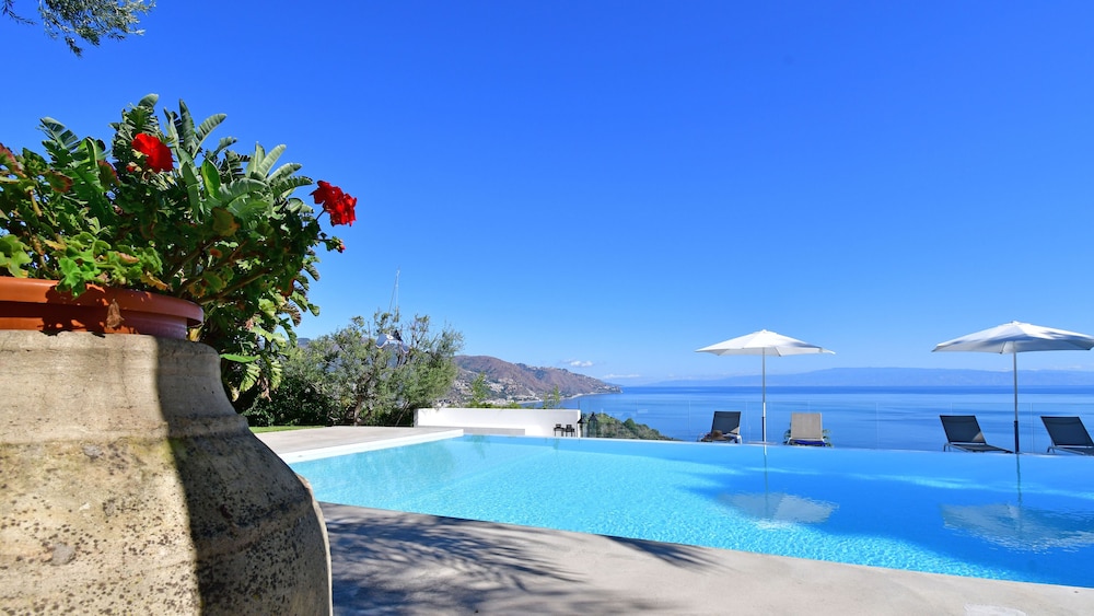 Villa Karin 7 in Taormina view 2