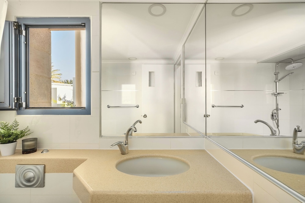 Royal Park Apt Resort by Sea N Rent