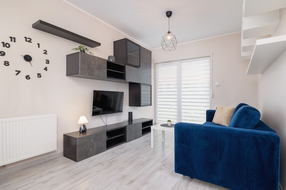 Apartment With Garden by Renters view 4