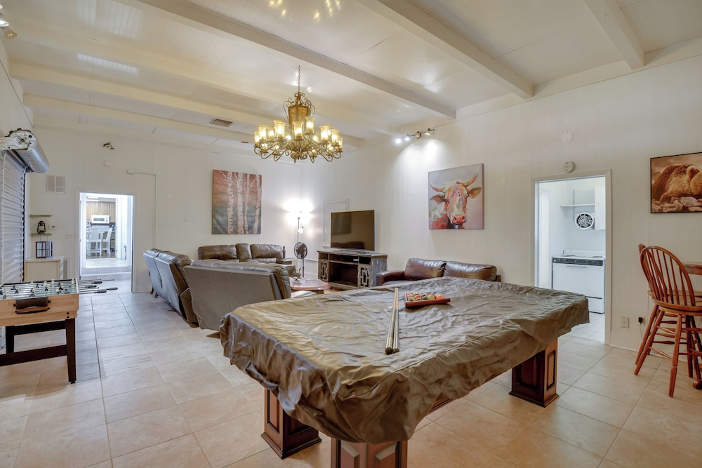 Private 3-acre Retreat w/ Game Room in Bunnell!