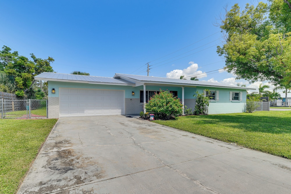 Beach Gear Provided! Cozy Family Home in Bradenton