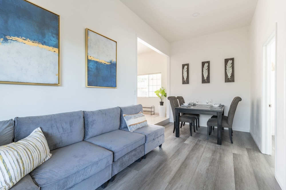 Elegant Retreat Modern Comforts, Prime Location