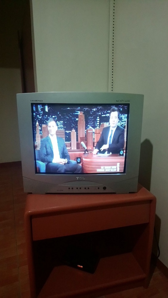 Cebu Vacations - Cebu Pensione Plaza by HiveRooms - Property Image 2