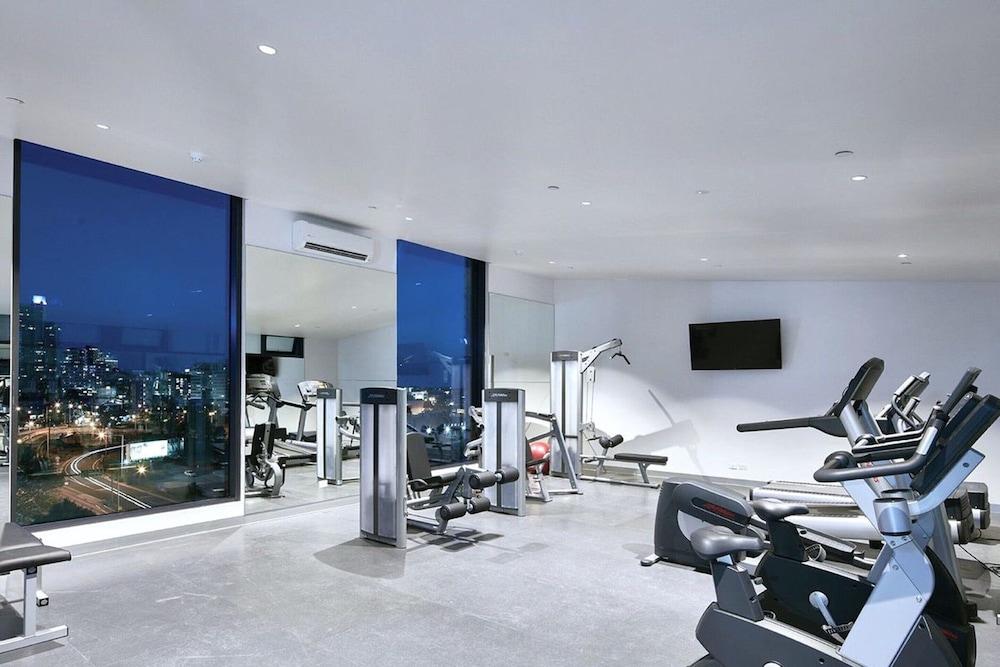 Chic 2-bed Apartment With Balcony in Southbank