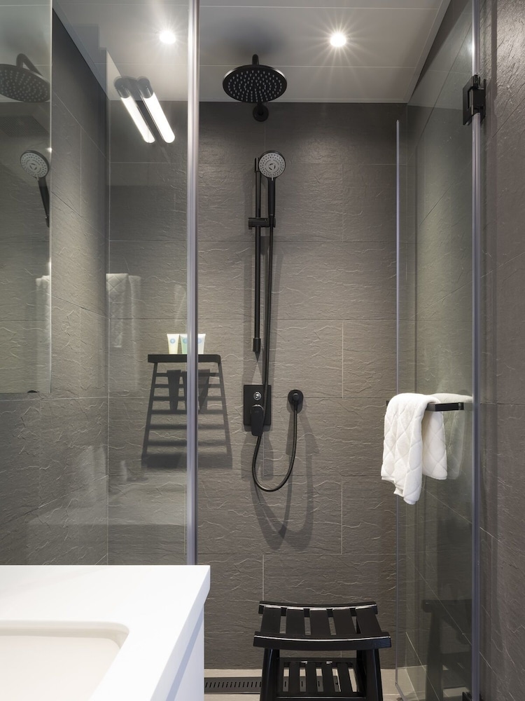 CHI Residences 138