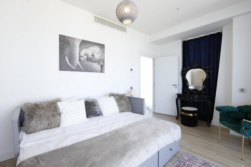 Amazing Residence Flat With Superb View in Kartal