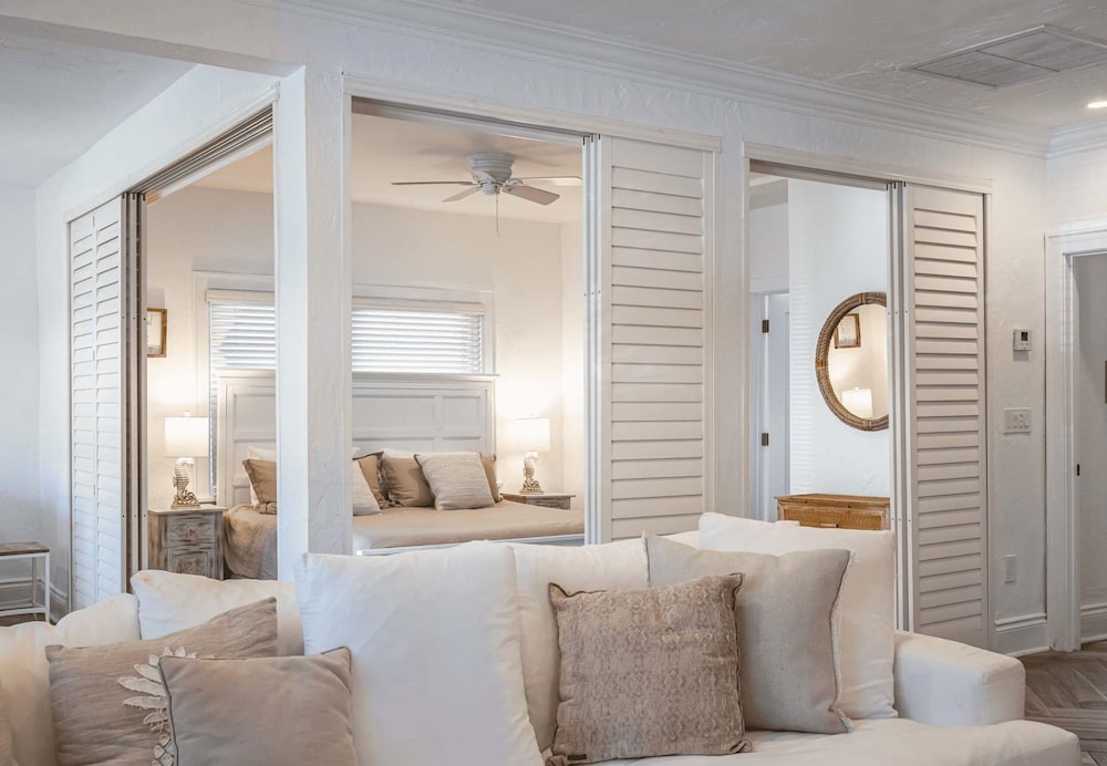 Beach House on the Beach for 8 People With Jacuzzi