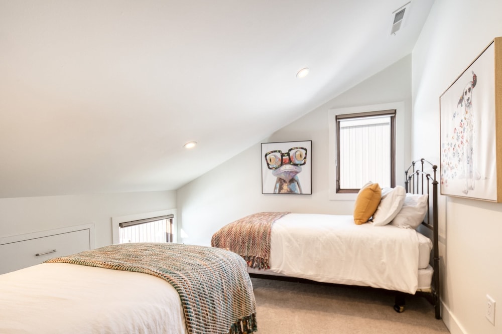 Quicksilver by Avantstay Park City Town House in Great Location! view 3