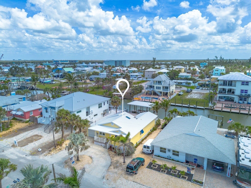 218 Oasis On Ohio: Stunning Pool Home W/ Dock Access! 3 Bedroom Home