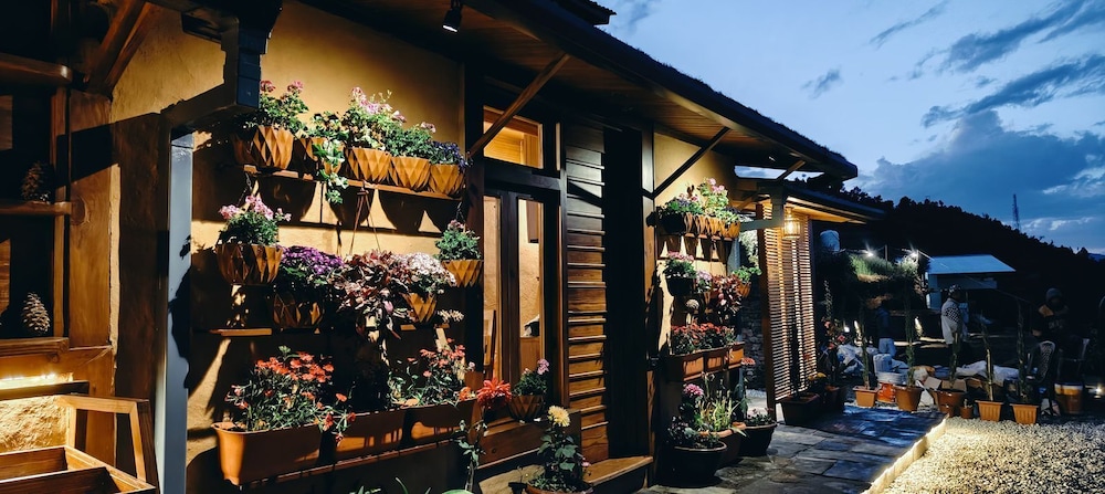 SNOVIKA THE ORGANIC FARM AND STAYS