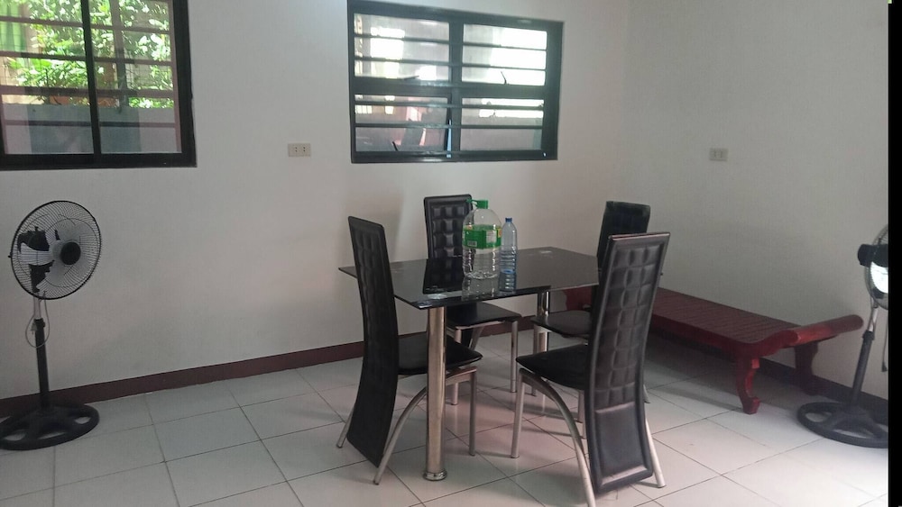 Elisha's Staycation Place-your Home Away From Home