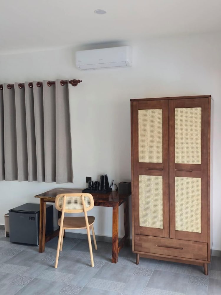 WHITE BEACH RESORT LONGSET