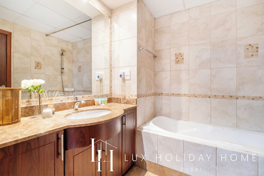LUX The Al Seef Marina 4 bed Suite