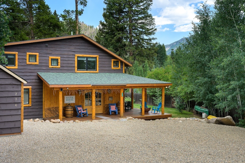 The River House 3 Bedroom Cabin