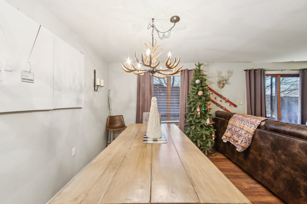 Hedges 7j - Comfortable Mountain Retreat 3 Bedroom Townhouse by The Summit at Gore Mountain