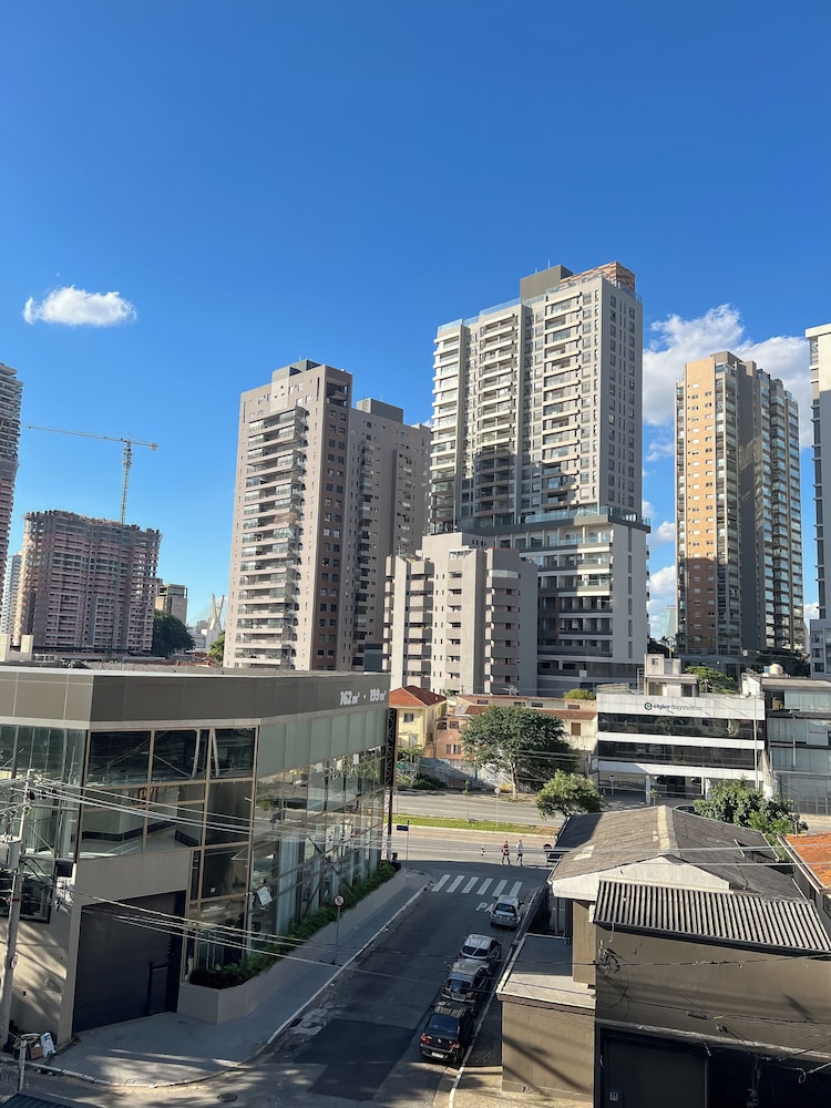 Studio 230m do Metro 5min do Consulado