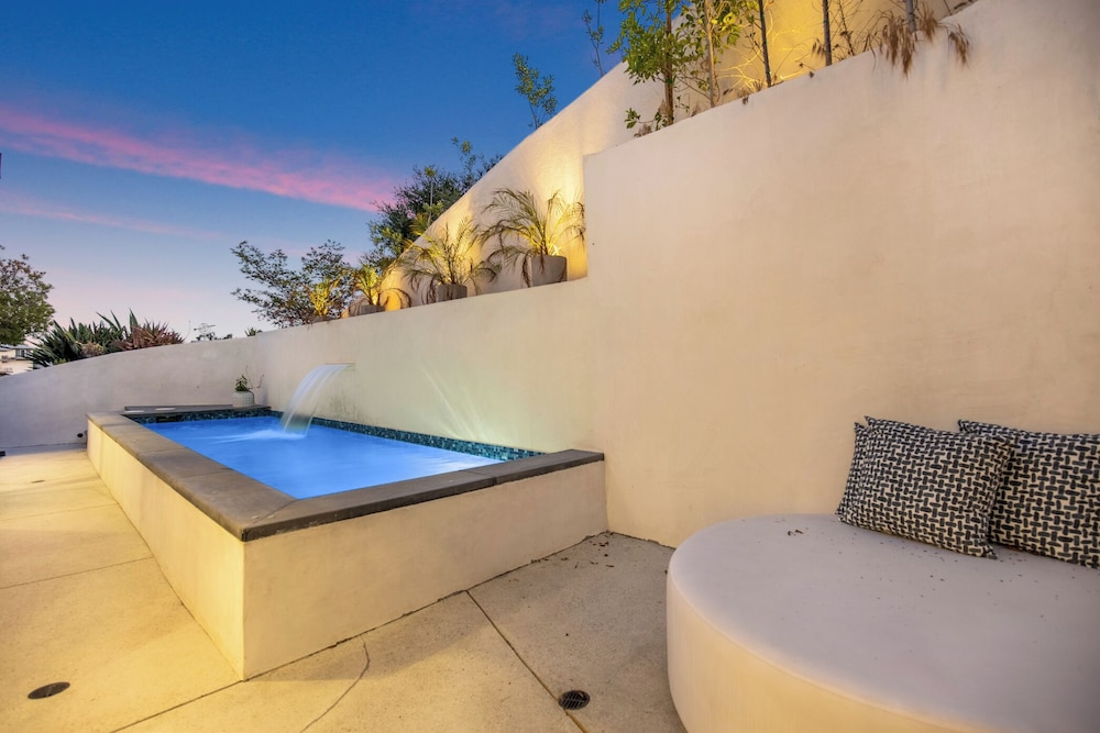 Belden Modern Villa - Iconic Hollywood Hills Retreat - Image 5