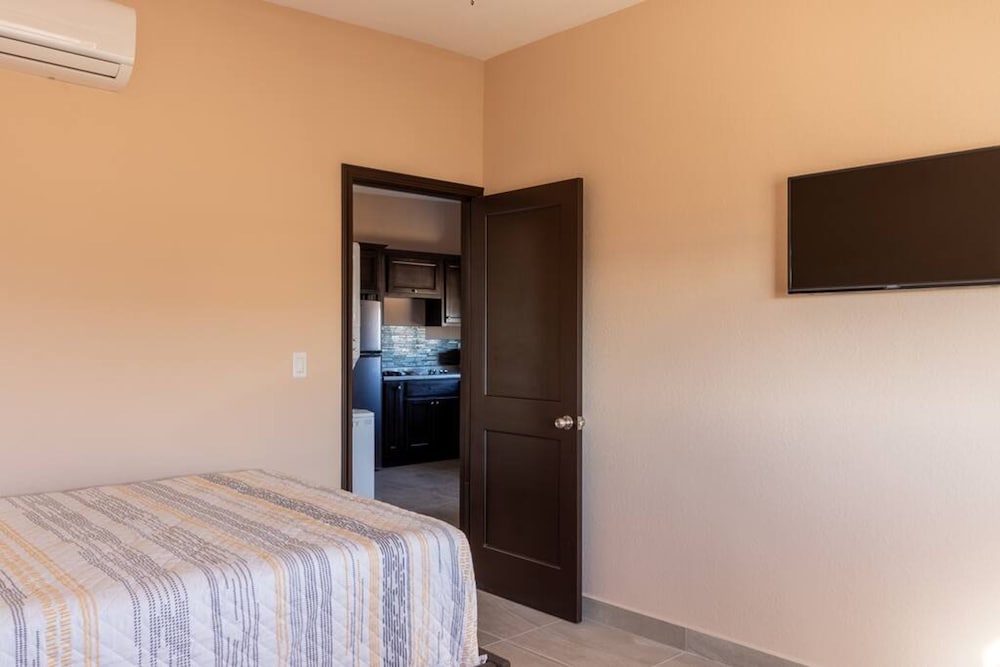 Apartment With Excellent In-town Location 2