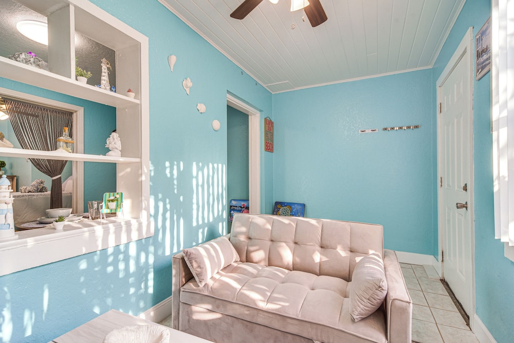 7 Mi to Dtwn: Cozy Studio in St Pete Beach!