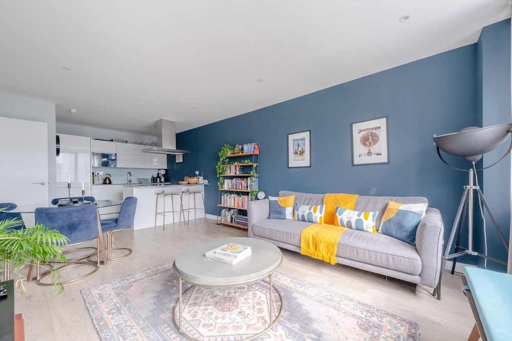 Light & Spacious 1bedroom Flat With Balcony - Mile End