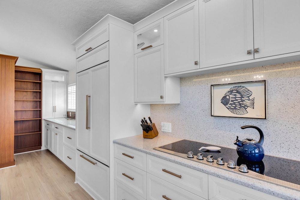 New Listing! Reel Joy Waterfront Luxe With Pool And Private Dock 4 Bedroom Home