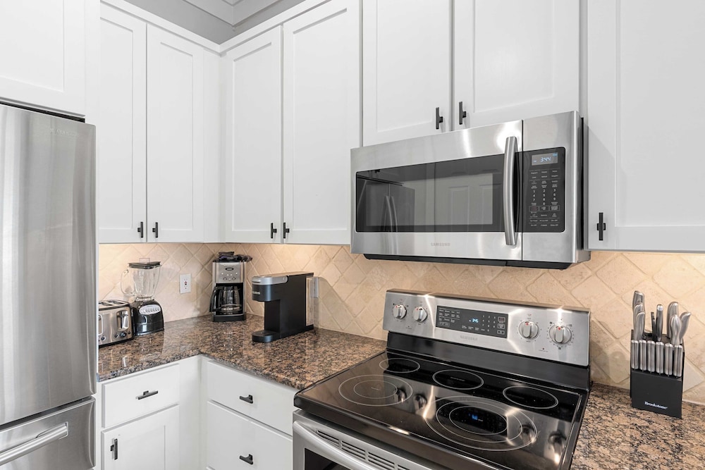 Serene Pondfront Stay w/ View, Pool Access, & Walk to Baytowne Wharf