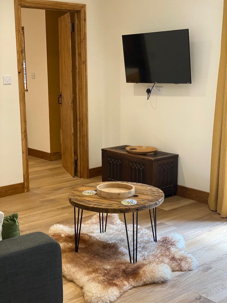 Hayne Barn Estate - Private Estate : 6 Eco Lodges - 1 Studio