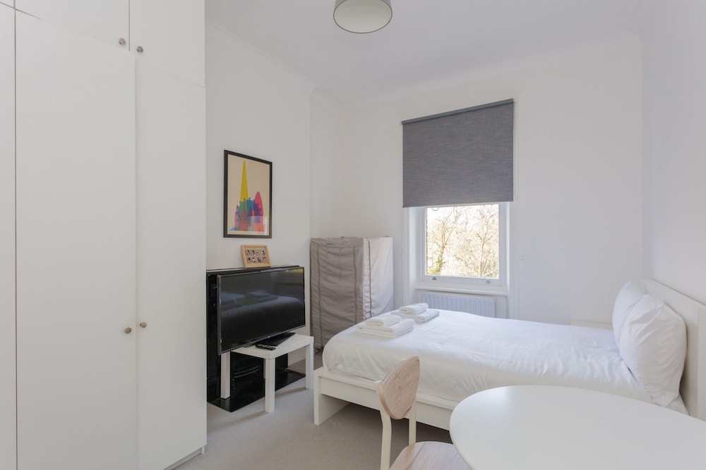 Newly Renovated 3 Bedroom Apartment in North West London