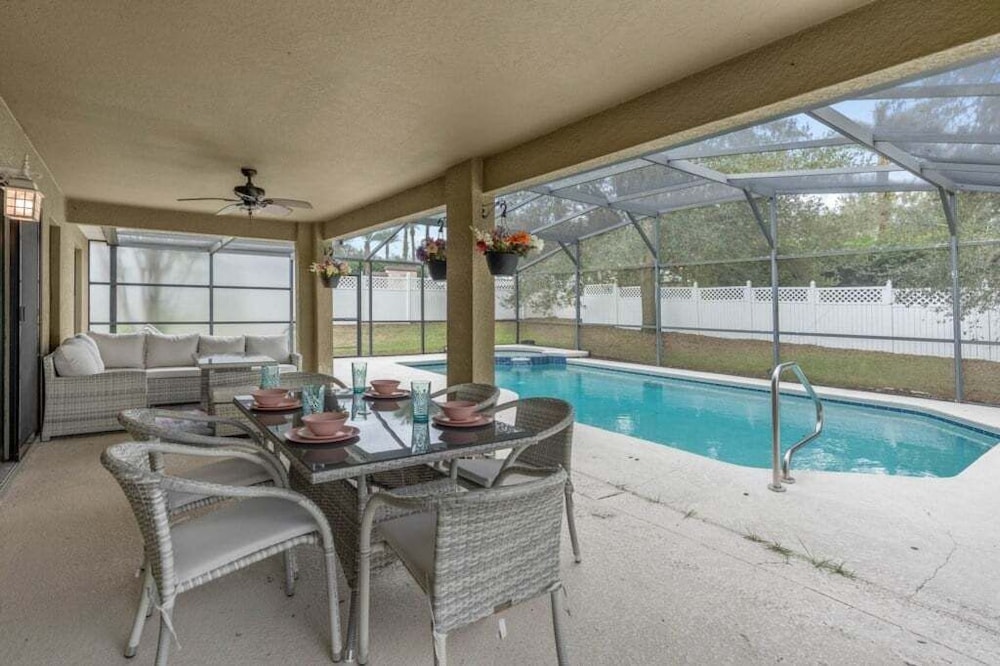 Legacy Park Villa: 5br, Pool, Spa & Near Disney 5 Bedroom Villa