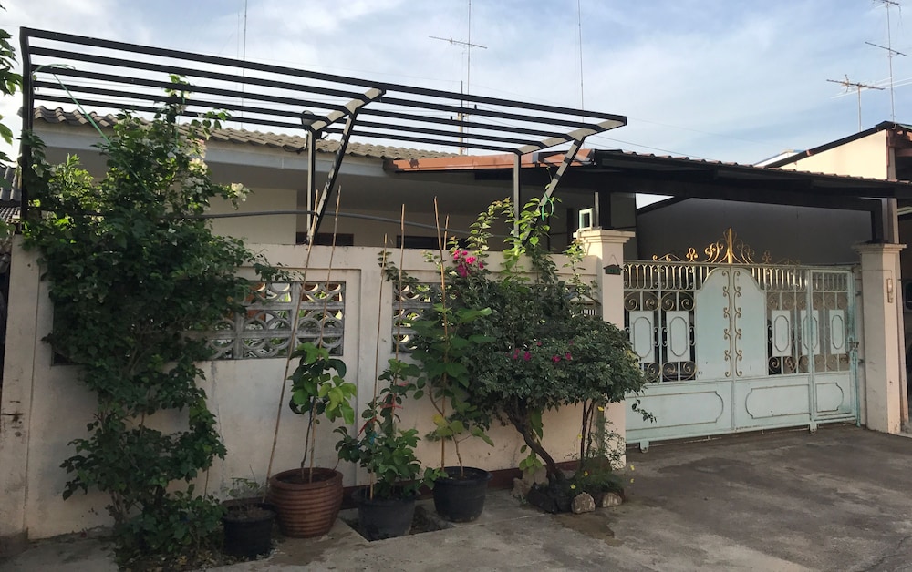 Maa Damnoen B&B