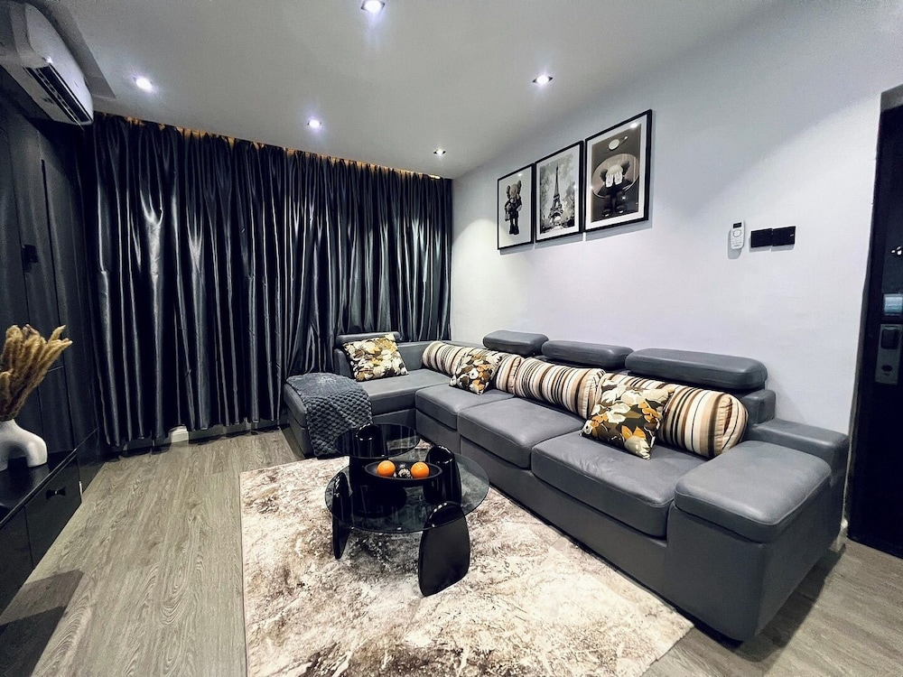 D King Suites and Apartment