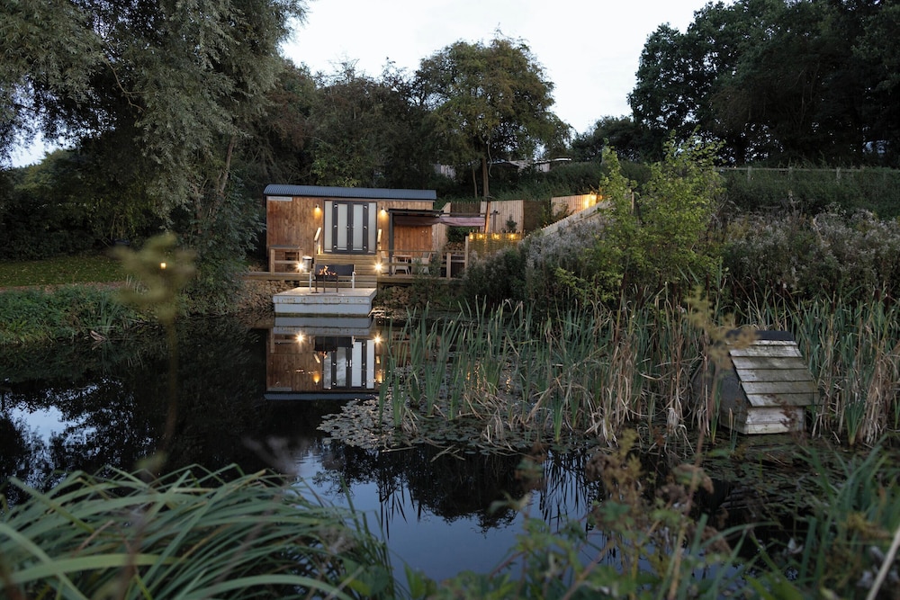 The Shepherds Hut at Bridge Lake Farm & Fishery