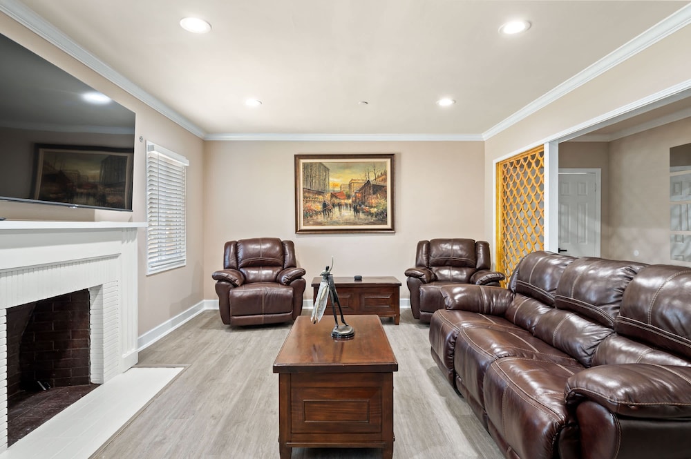 Whimsical Family Stay 10 Min Walk to PV Hospital