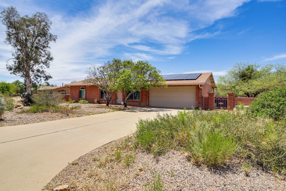 7 Mi to Catalina State Park: Home w/ Mountain View