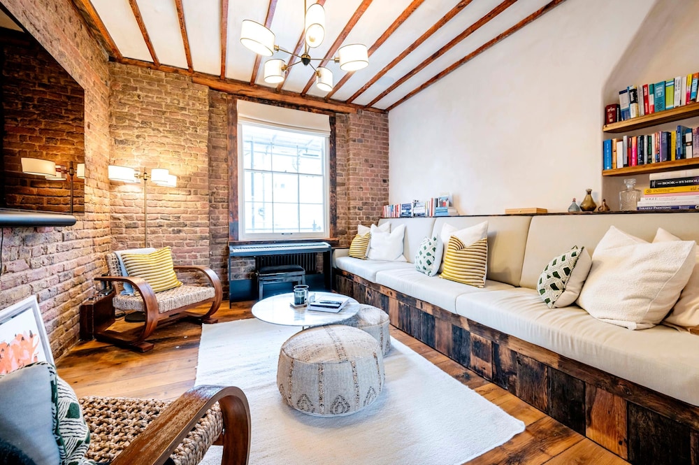 Long Term Stay- Notting Hill by Out of Office Lifestyle
