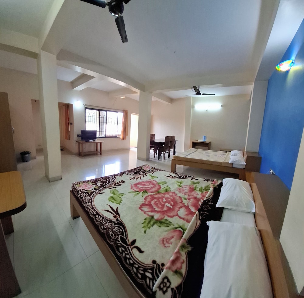 Sri Vinayaka Lodge