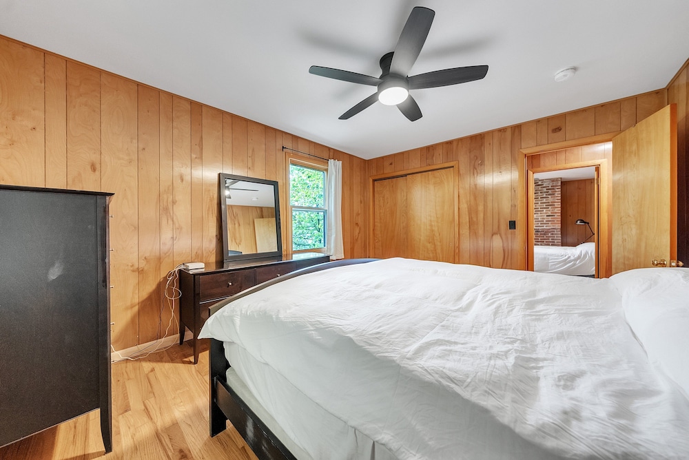 Peaceful Lakefront Getaway On Cayuga Lake 4 Bedroom Cottage