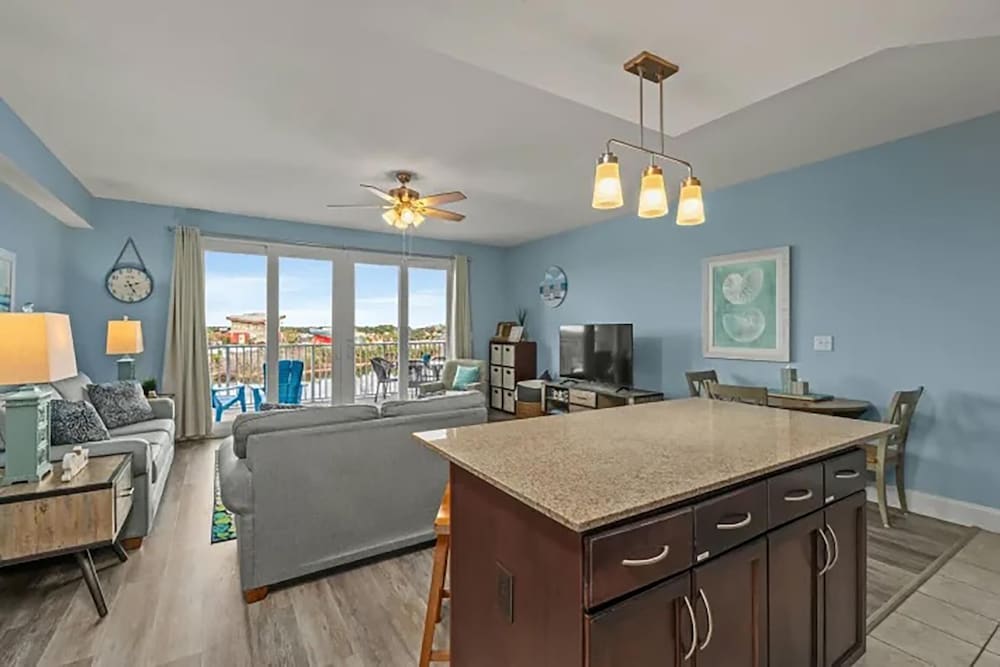 Laketown Wharf 402