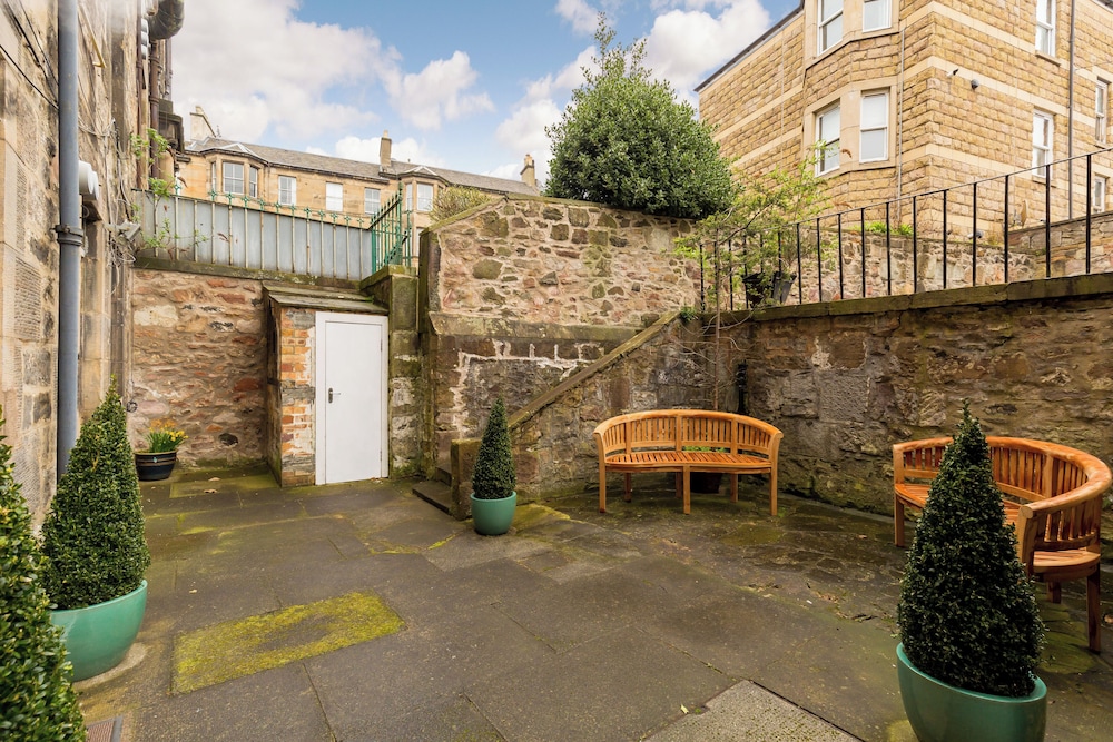 Destination Edinburgh Apartments- Southside Apartments